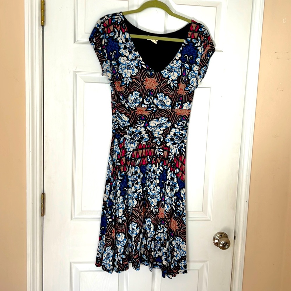 Beautiful knit lined print dress